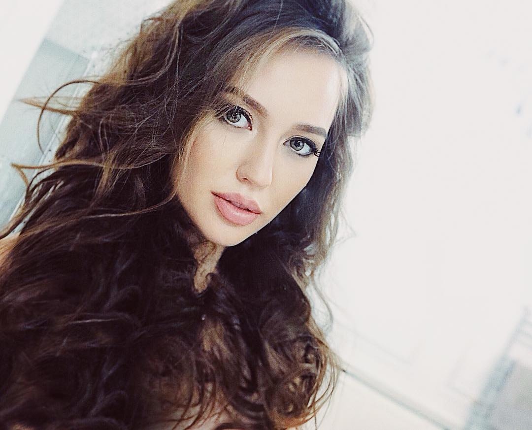 Костенко в носках и шлепанцах высмеяли фанаты.