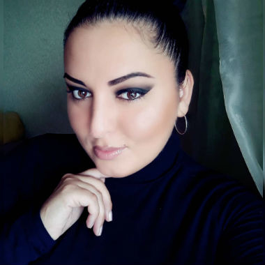 Onam ochiq havoda siydi