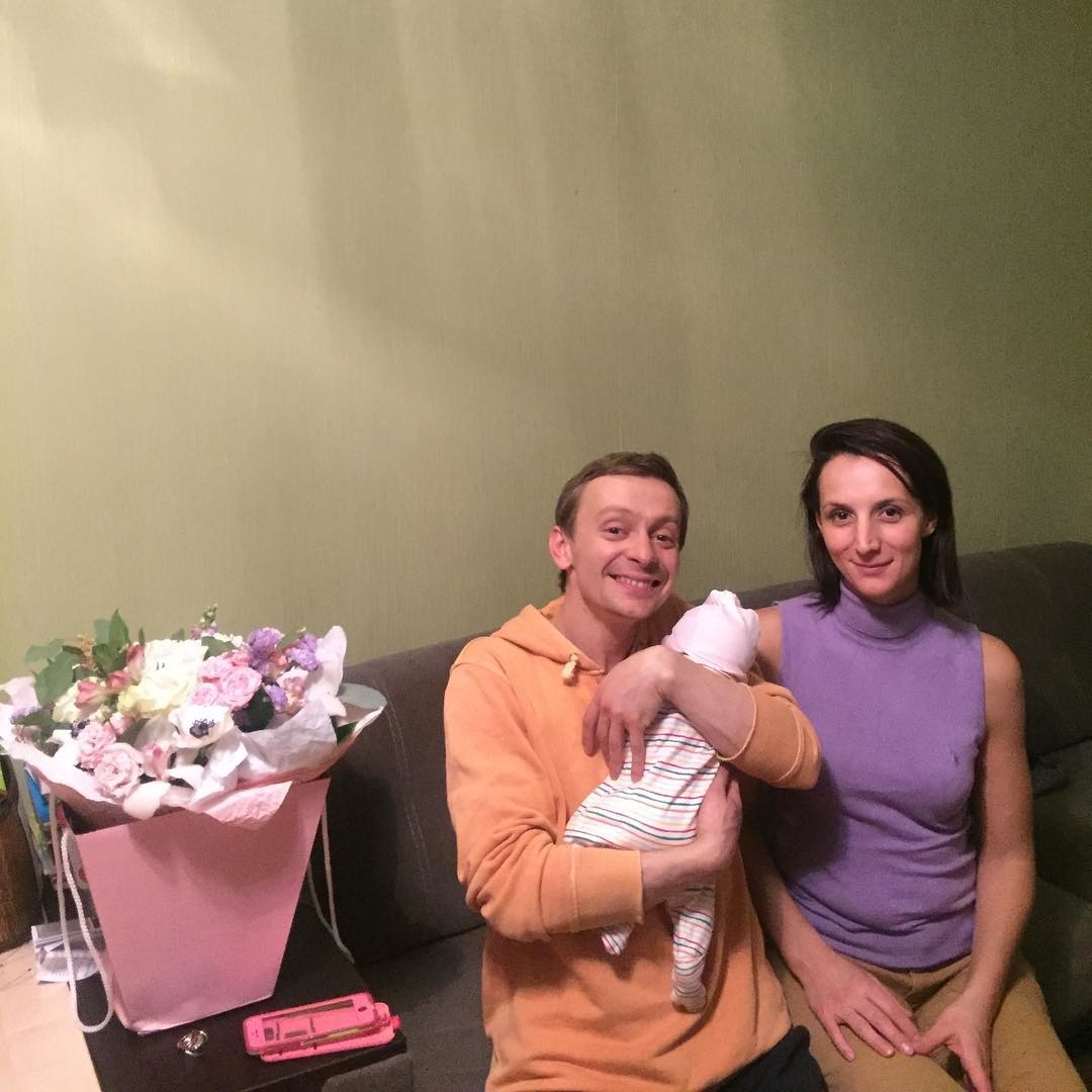 Евгений кулаков фото с семьей