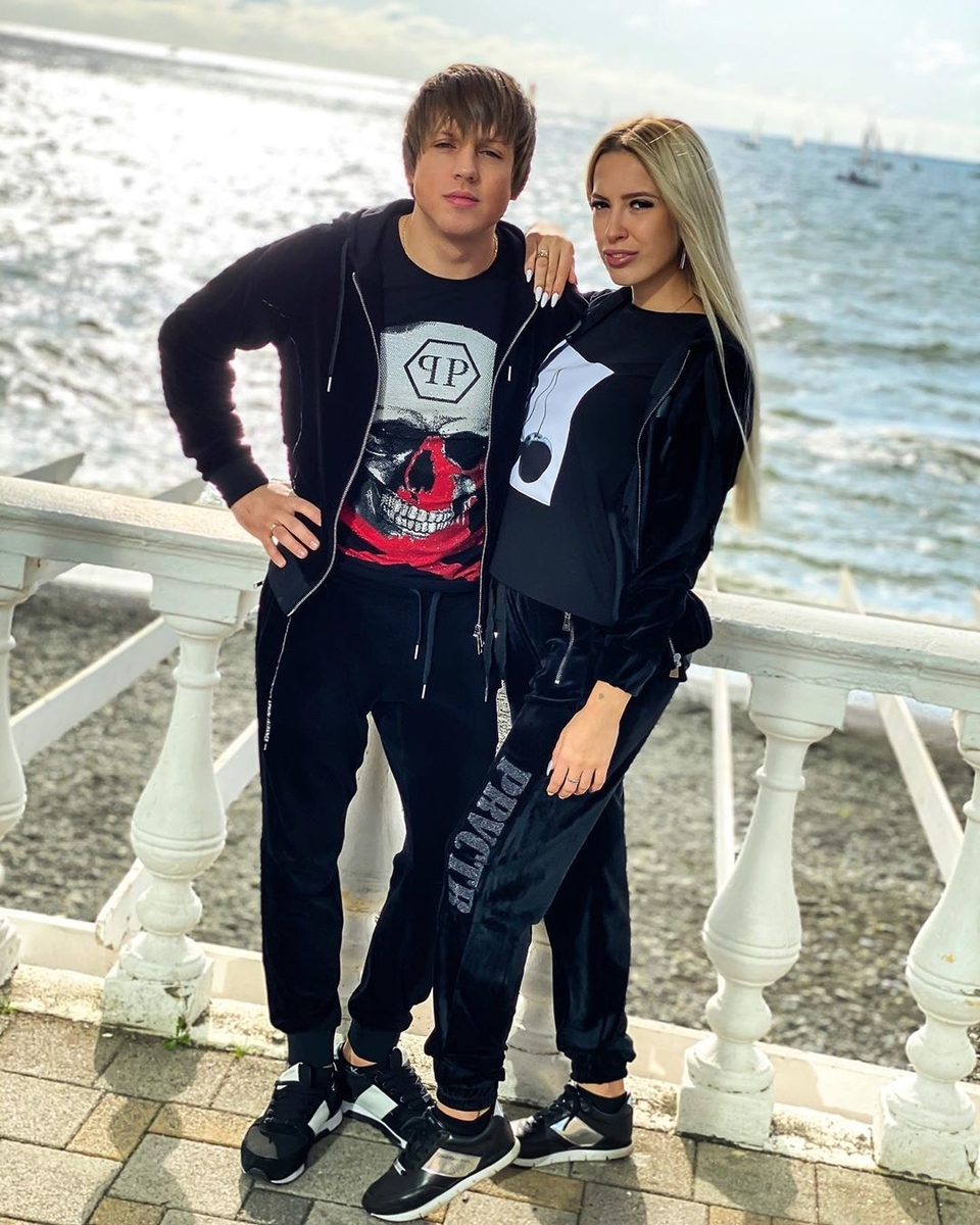 С кем встречается паша
