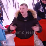 Яббаров встал на колени перед Рапунцель и Дмитренко