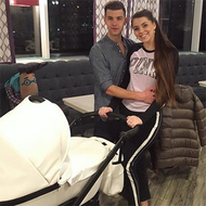 Рапунцель и Дмитренко отпраздновали месяц дочери в ресторане