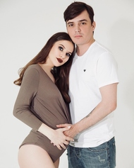 Первая фотосессия беременной Саши Артёмовой и Жени Кузина