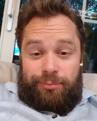Виталий Гогунский отрастил бороду и стал похож на бомжа