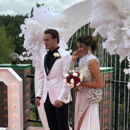 Первое фото жениха и невесты: как выглядят Майя Донцова и Лёша Купин 