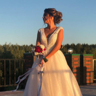 Майя Донцова сразила гостей наповал вторым свадебным платьем 