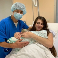 Первые кадры Рапунцель и Дмитренко с новорождённой дочкой! 