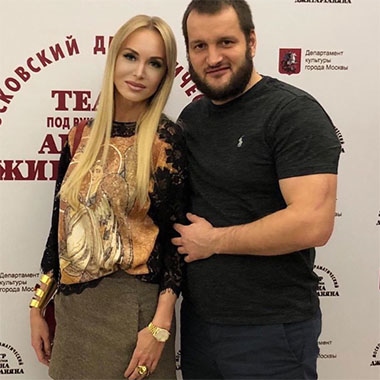 Лёша Самсонов сделал заявление о беременности жены