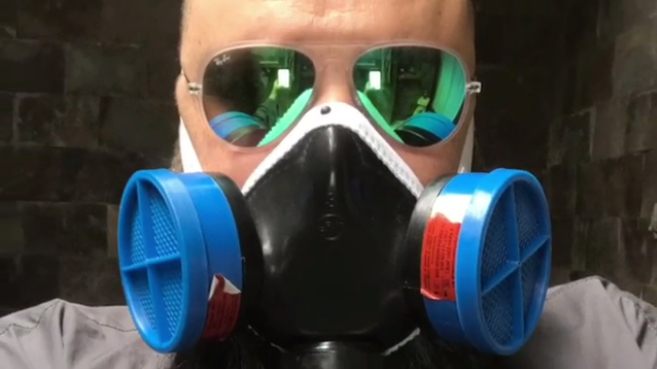 Фадеев ходит в специальной защитной маске ​Фото: Кадр видео 