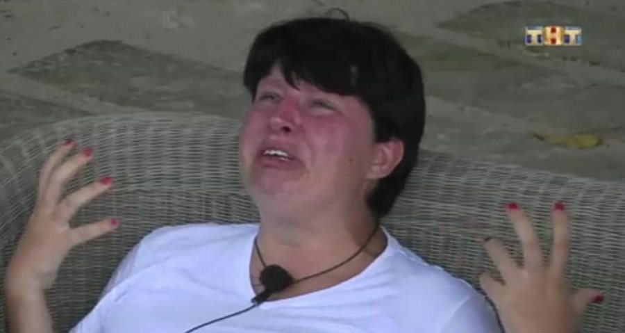 Саша Черно постоянно плачет на Сейшелах ​Фото: Кадр программы 