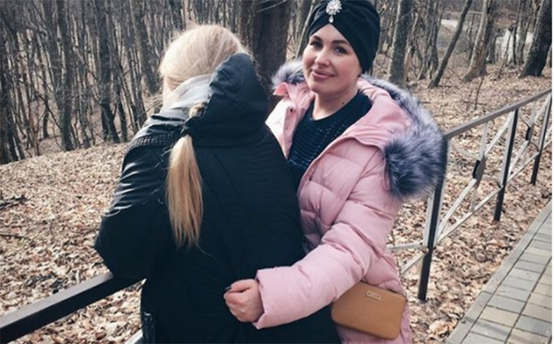 Елену Степунину в поездке сопровождает подруга ​Фото: «Инстаграм»  