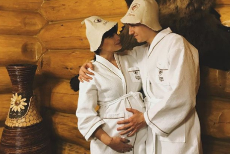 Нелли Ермолаева и ее муж Кирилл Андреев совсем скоро станут родителями ​Фото: «Инстаграм»  