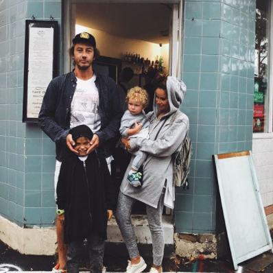 Сейчас Сэм вместе с мамой, ее мужем Дмитрием Анохиным и младшим братом Элвисом находится в Австралии ​Фото: «Инстаграм»  