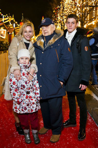 Олег Табаков со второй женой и детьми ​Фото: «Инстаграм» 