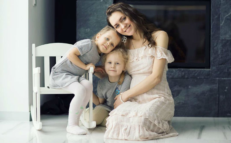 Маша Круглыхина с дочерьми Лизой и Варей ​Фото: «Инстаграм» 
