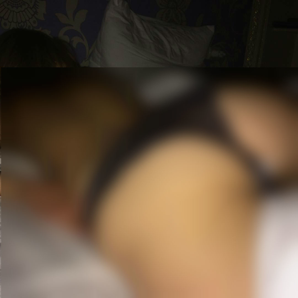 Экс-участник «ДОМа-2» хладнокровно размещает эротические снимки с девушкой. 