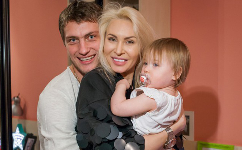 Саша Задойнов, Элина Камирен и их дочка Сашенька недолго были счастливы втроем ​Фото: «Инстаграм»  
