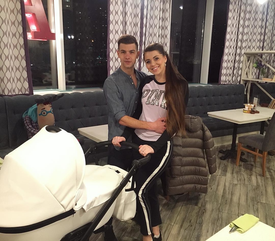 Оля и Дима появились в ресторане с новорожденной дочерью ​Фото: «Инстаграм» 