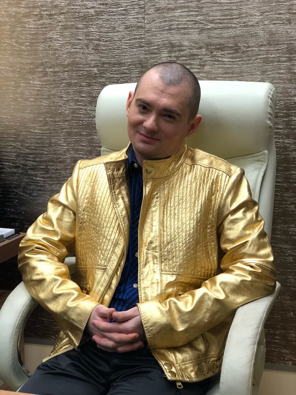 Венц не расстается с золотой курткой Фото: Архив Dom2Life.ru.