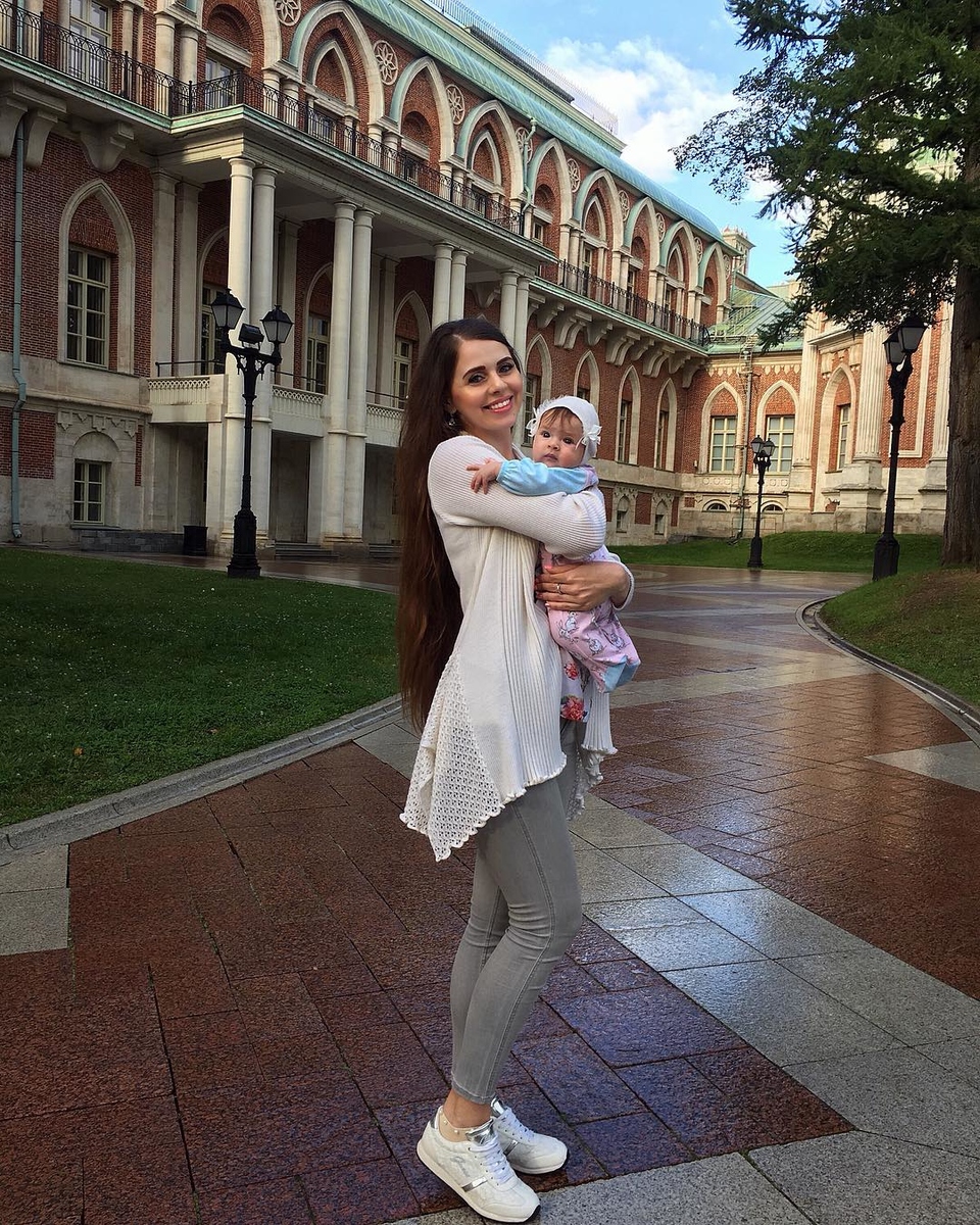 Оля Рапунцель рассекретила лицо дочери Фото: «Инстаграм» 