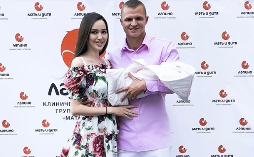 Дмитрий Тарасов буквально накануне забрал из клиники жену и дочку ​Фото: «Инстаграм»  