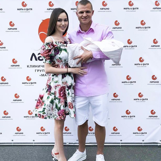 Дмитрий Тарасов забрал жену и дочку из клиники в конце этой недели ​Фото: «Инстаграм»  