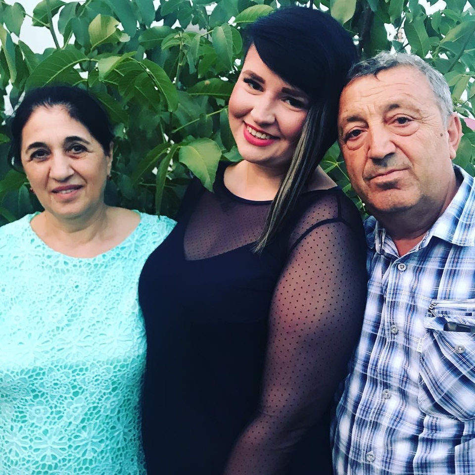 Черно пообщалась с родителями Оганесяна ​Фото: «Инстаграм» 