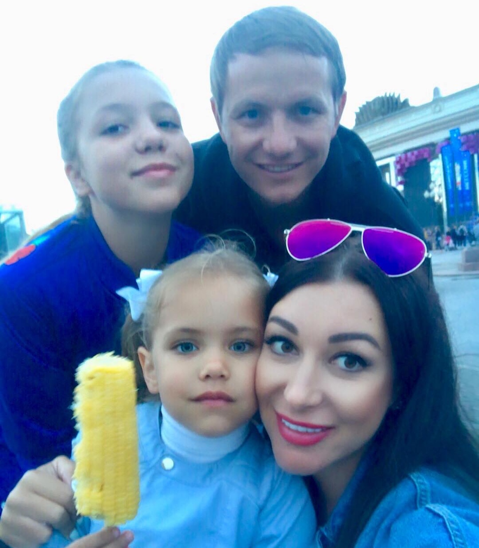 Павлюченко воспитывают двух дочерей, а сегодня родилась третья Фото: «Инстаграм» 