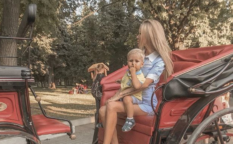 Юлия Щаулина сообщила о разводе под этим снимком с сыном Мироном ​Фото: «Инстаграм»  