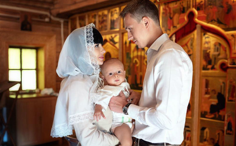 Нелли Ермолаева и Кирилл Андреев с сыном Мироном Фотограф: Лена Гернович 