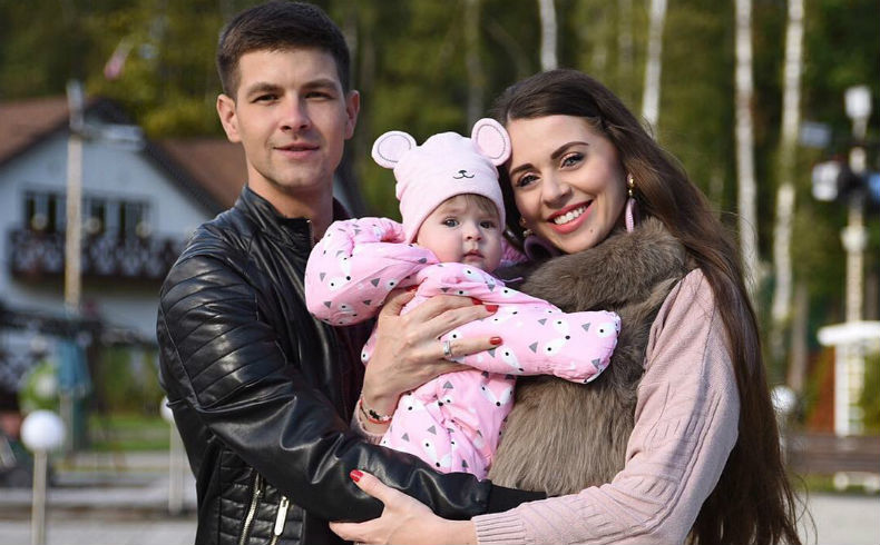 Дима Дмитренко, Оля Рапунцель и их дочь Василиса Фото: «Инстаграм» 