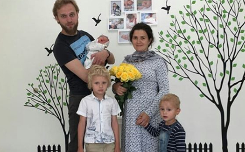Галина Гаджиева, Вальтер Соломенцев и трое их сыновей ​Фото: «Инстаграм»  