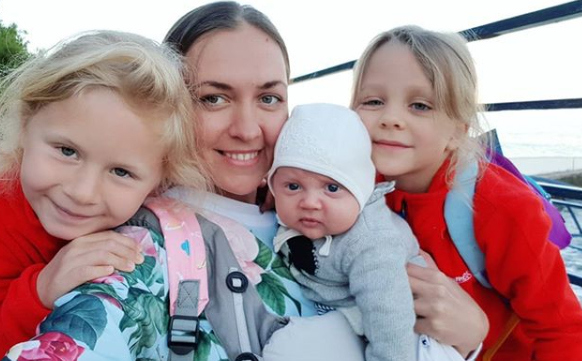 Маша с дочками Варей и Лизой и сыном Ильей ​Фото: «Инстаграм» 