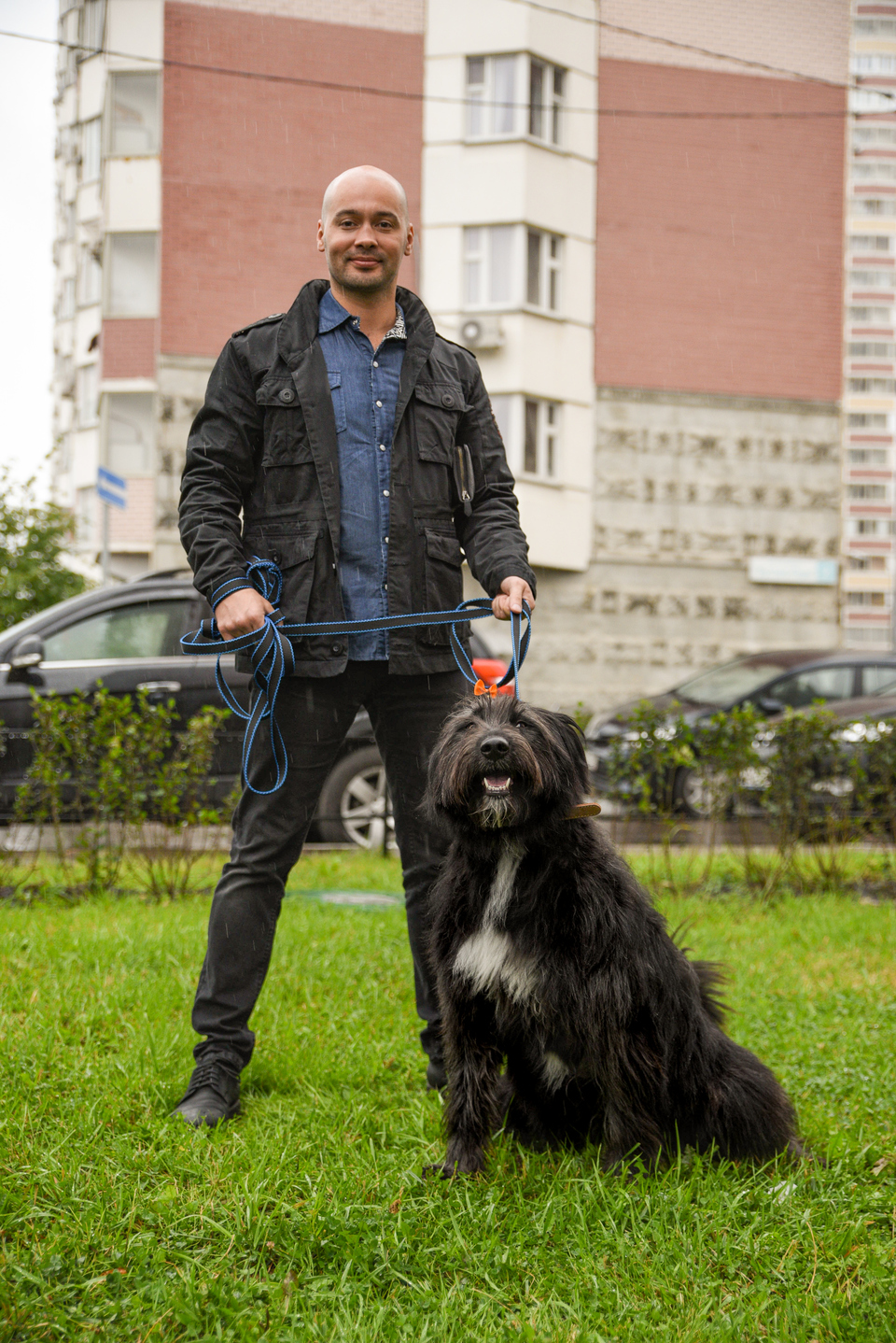 Андрей Черкасов уверен: такая добродушная и игривая собака просто обязана жить в семье ​Фото: Маргарита Каррентс 