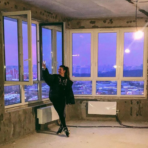 Анна Седокова невероятно гордится тем, что сама заработала на квартиру ​Фото: «Инстаграм»  