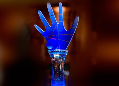 Знаменитая синяя рука на&nbsp;«Битве экстрасенсов»  Фото: Соцсети 