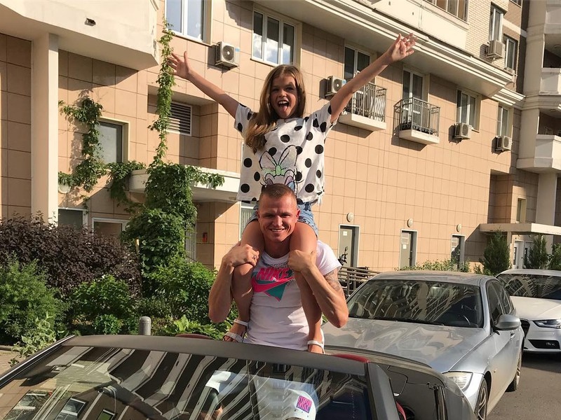 Ангелина редко выходит на связь с отцом Фото: «Инстаграм»