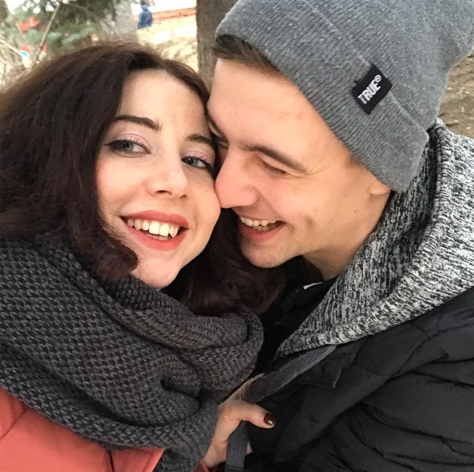 Олеся Лисовская демонстрирует, что они с мужем счастливы ​Фото: «Инстаграм»  