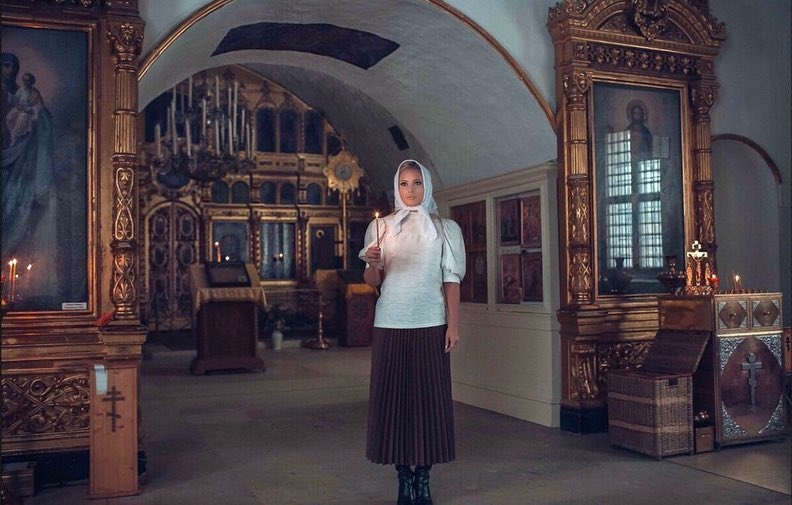Борисова поставила свечку в церкви, умоляя о примирении с дочерью Фото: «Инстаграм» 