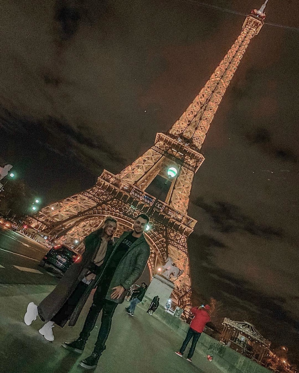Парочка гуляет по Парижу ​Фото: «Инстаграм»  