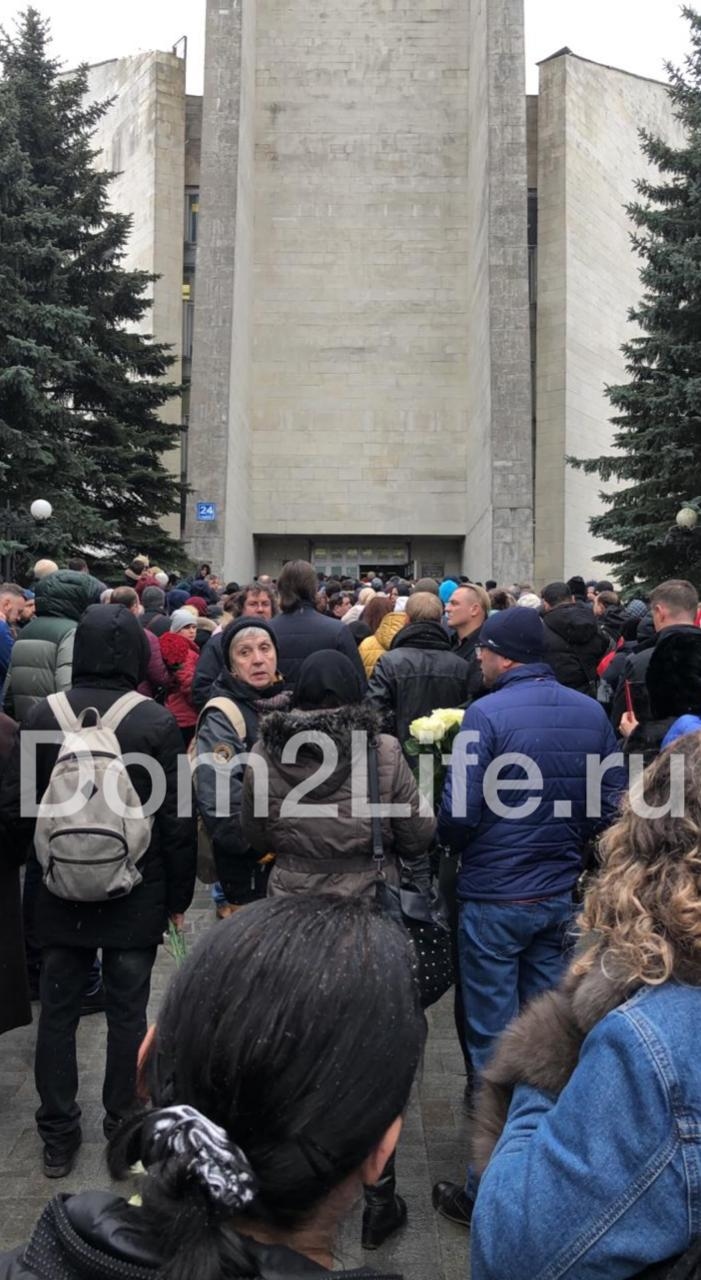 Десятки людей пришли проститься с Началовой ​Фото: Архив Dom2Life.ru 