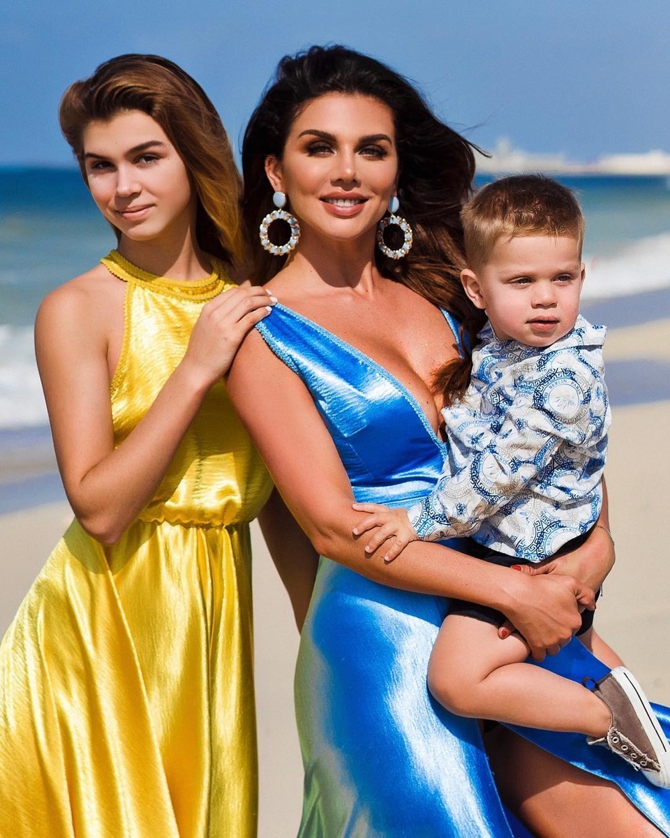 Анна Седокова с дочкой Алиной и сыном Гектором ​Фото: «Инстаграм»  