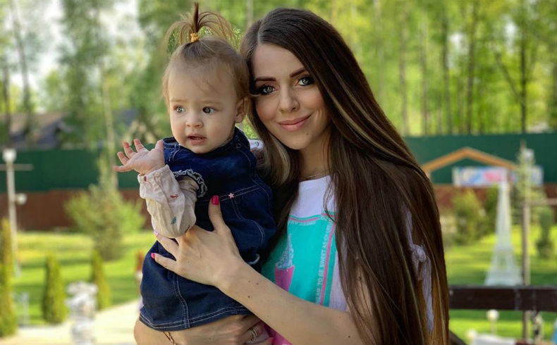 Оля Рапунцель с дочкой Василисой ​Фото: «Инстаграм» 