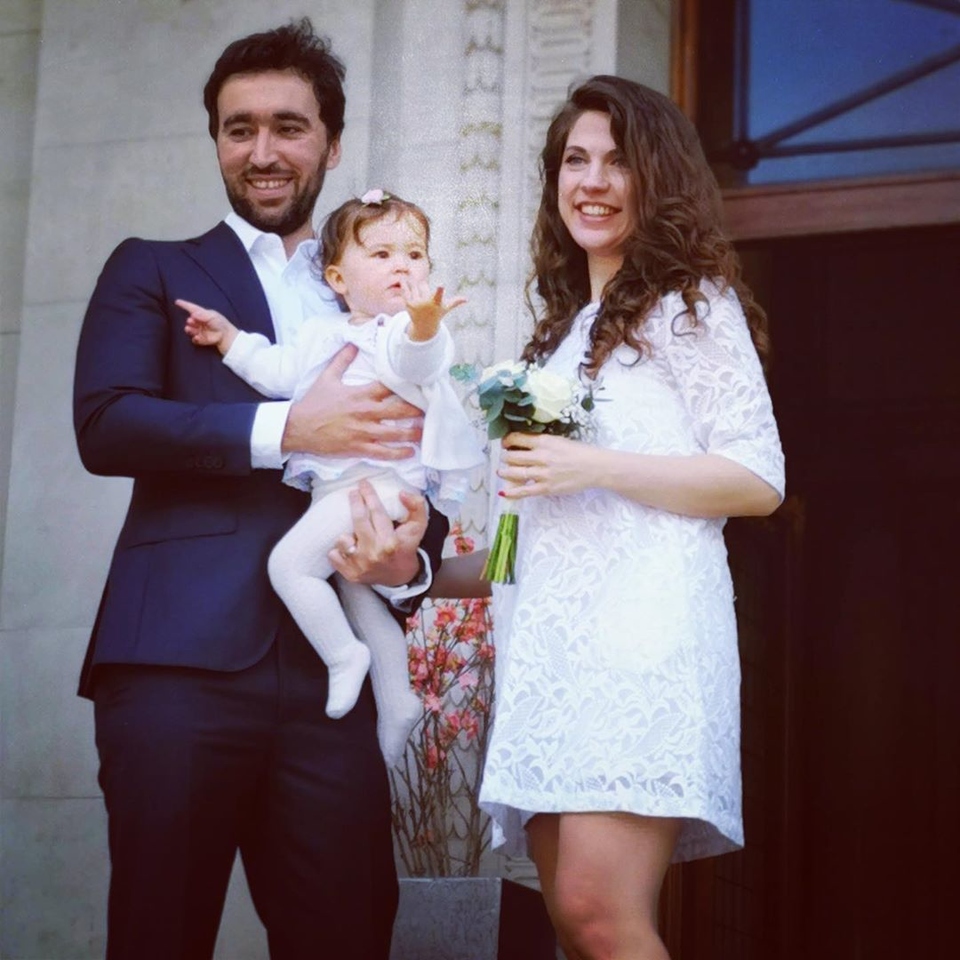 Новобрачные и их годовалая дочка Ария ​Фото: «Инстаграм»  