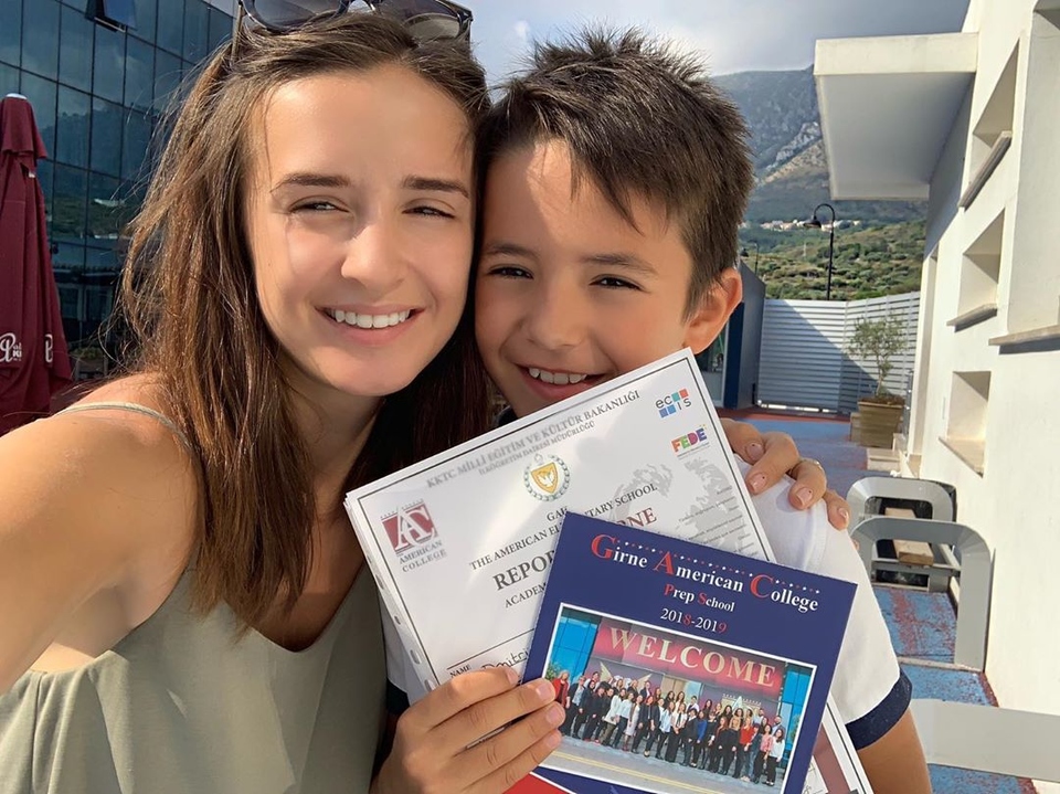Мальчик с успехом окончил третий класс на Кипре ​Фото: «Инстаграм» 