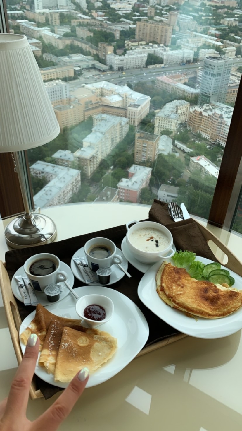Семейный завтрак с видом на Москву Фото: «Инстаграм» 
