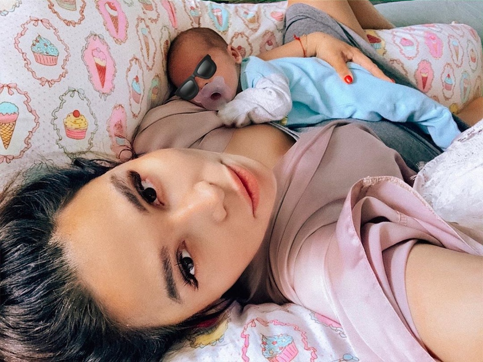 Катя больше не будет прятать лицо сына Фото: «Инстаграм» 