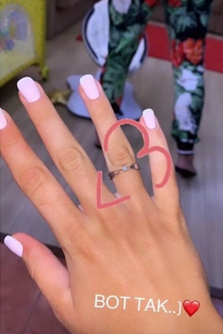 Алёна Рапунцель показала кольцо на безымянном пальце ​Фото: «Инстаграм» 