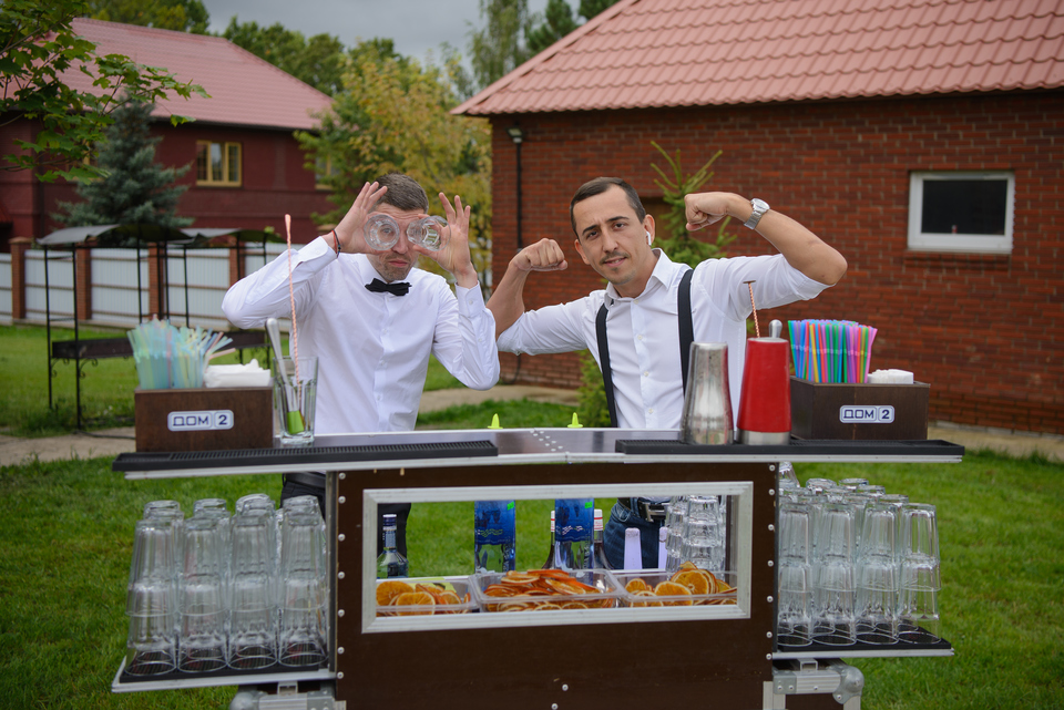 Специально для свадьбы Купиных бармены разработали авторский коктейль&nbsp;«А&amp;М Фото: Dom2Life.ru