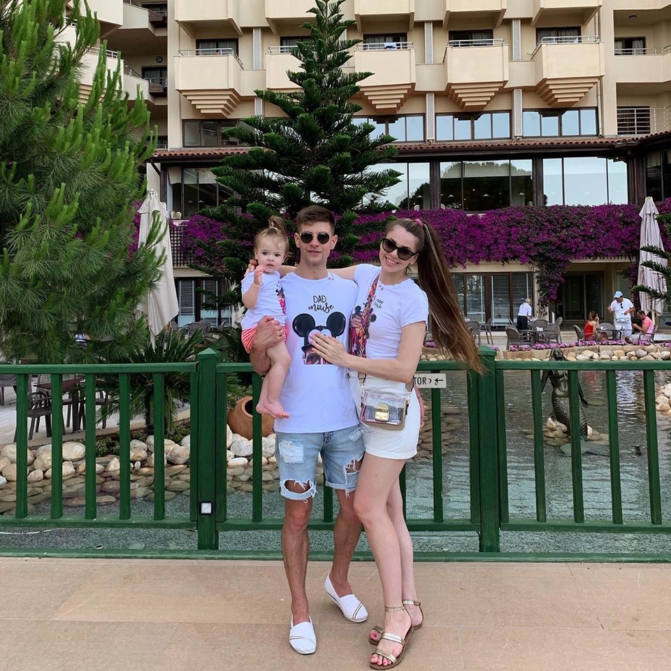 Оля и Дима впервые вывезли дочку Василису на отдых за границу Фото: «Инстаграм»  